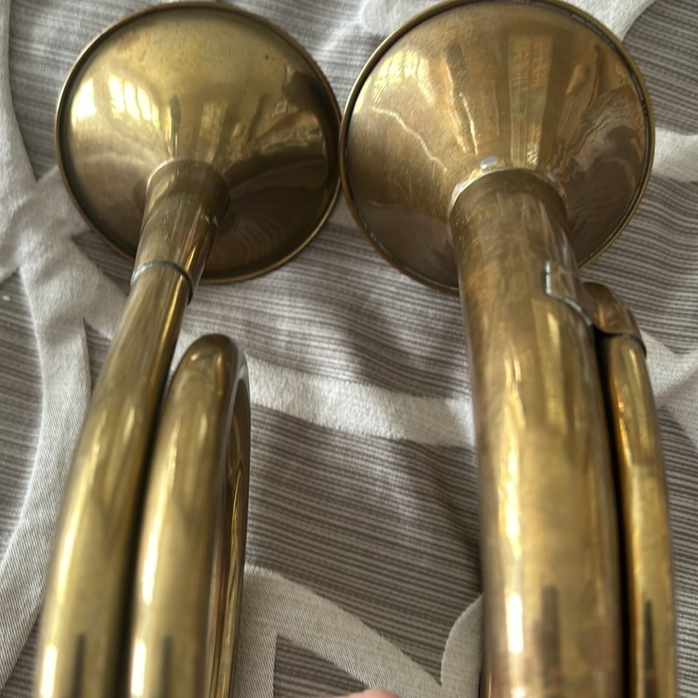Decorator Bugles set of 2 Brass slightly Different - Picture 7 of 10